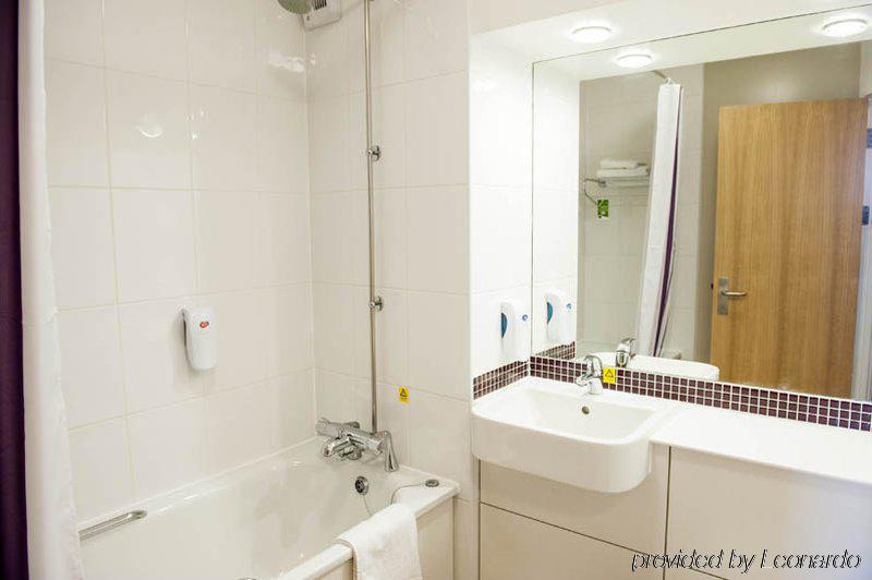 Premier Inn Manchester Old Trafford Salford  Extérieur photo